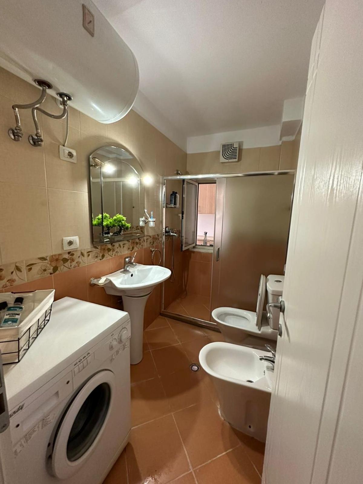 Blloku Family Apartment Tirana Buitenkant foto