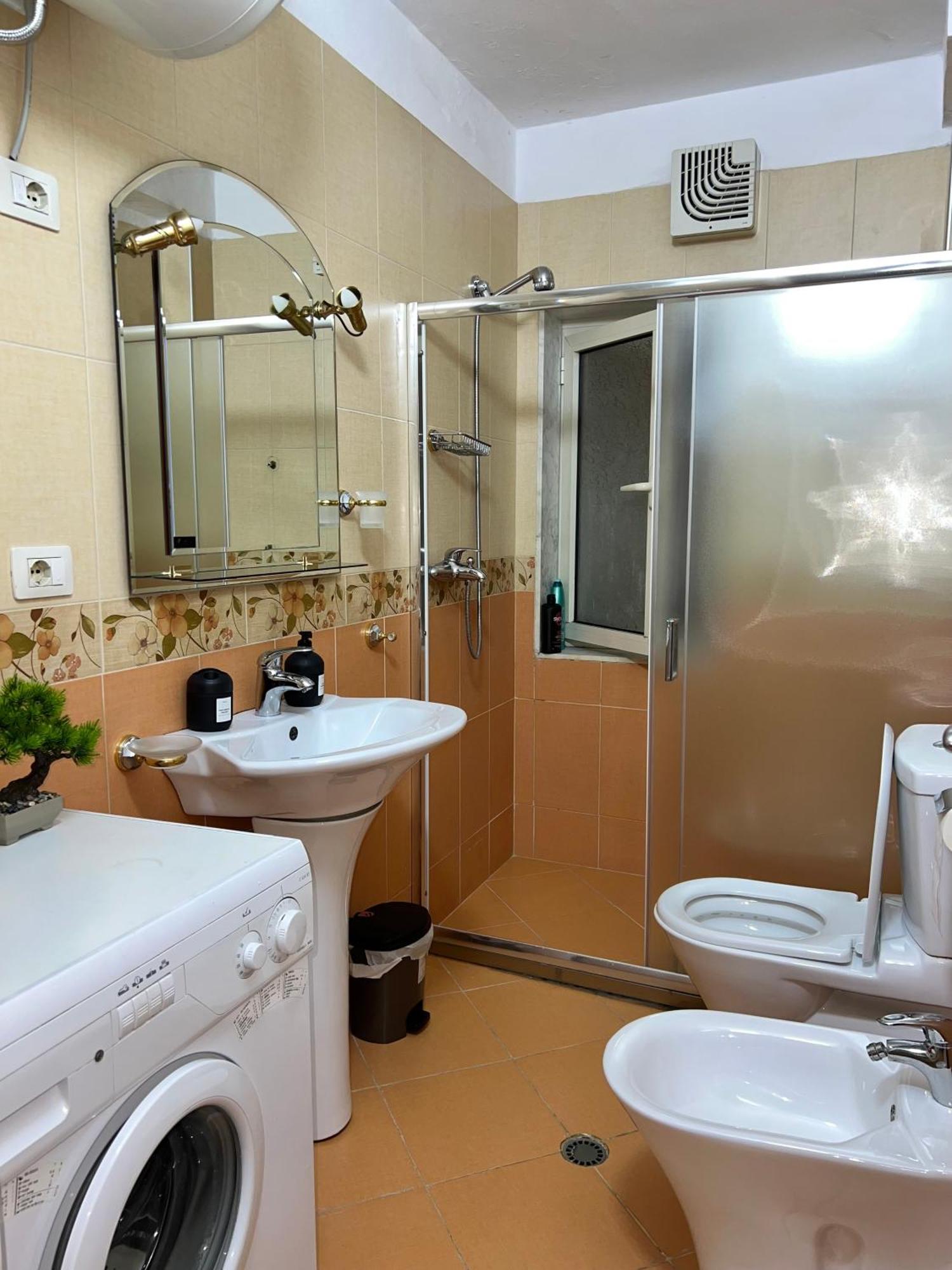 Blloku Family Apartment Tirana Buitenkant foto